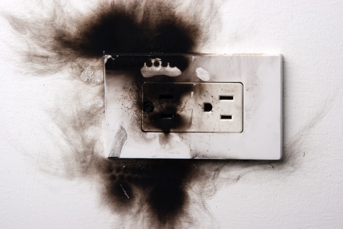 Facts and Dangers of Ungrounded Outlets