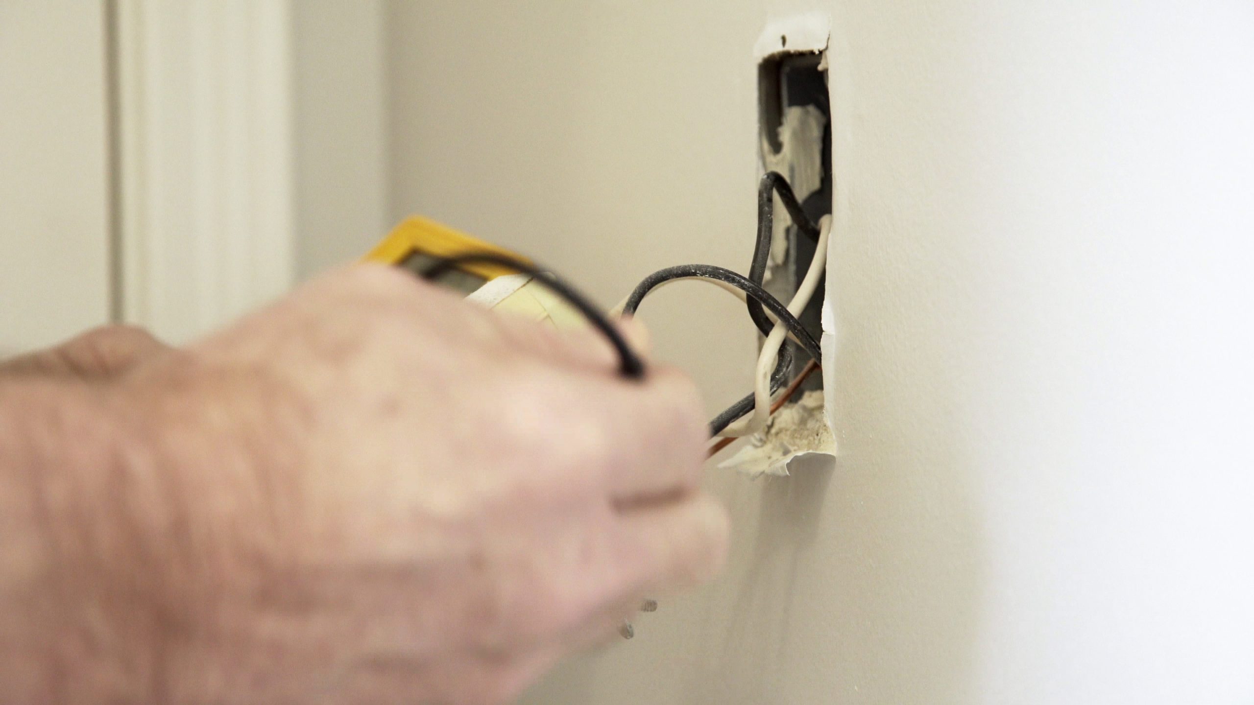 Why Hiring a Professional Electrician in Nashville is Essential for Your Home