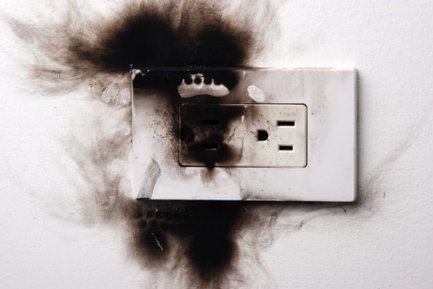 Facts and Dangers of Ungrounded Outlets